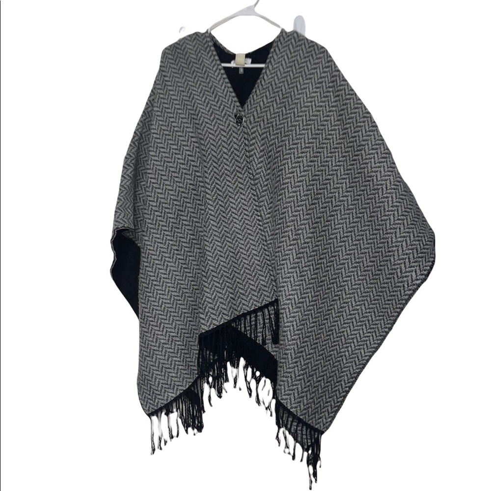 Calvin Klein One Size Chevron Fringed Ruana Wrap Black Gray Button